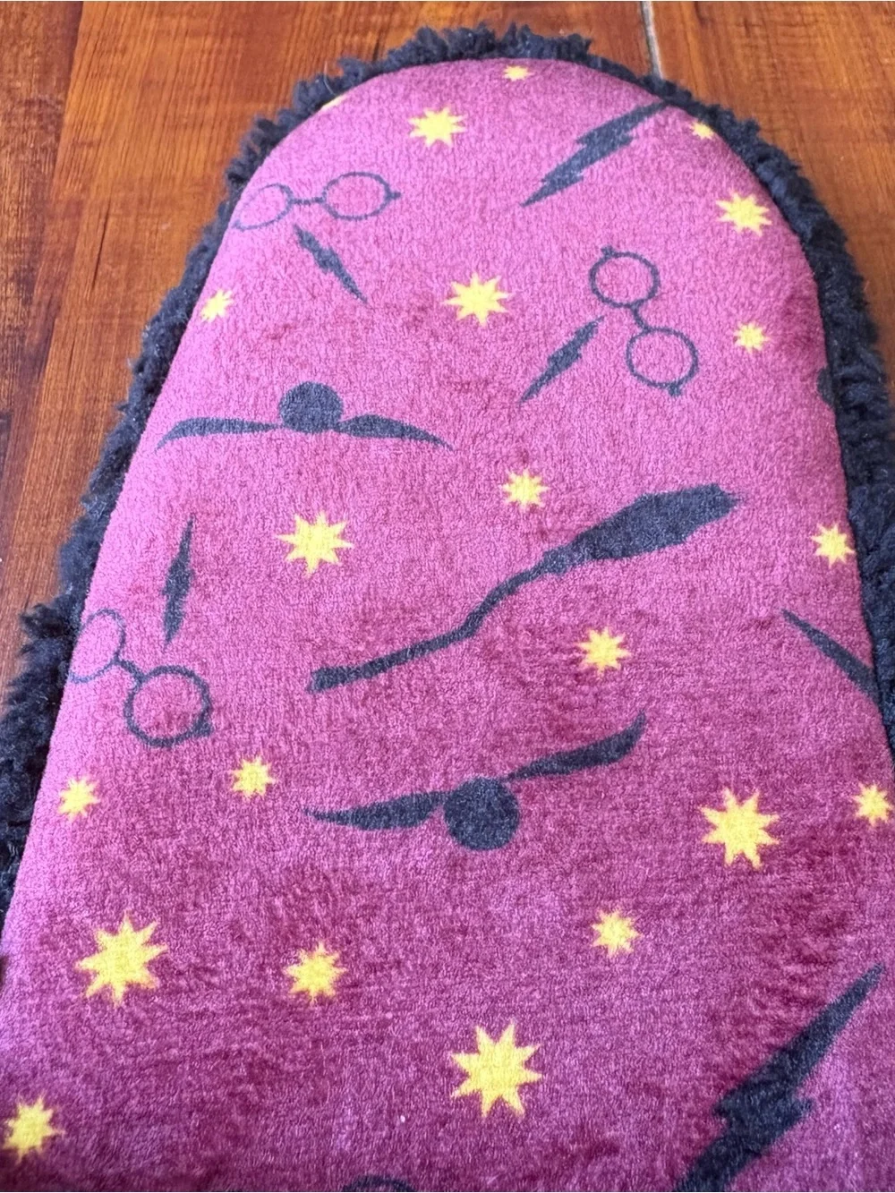 (NWOT) Harry Potter Hogwarts Fuzzy Slippers – LG/XL (W10–13 / M9–12)